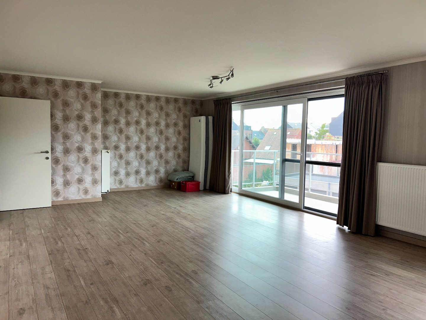 Instapklaar appartement met 3 slaapkamers, terras en garage - foto 4