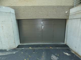 In de kelderverdieping van Residentie Gravenwinkel, centraal gelegen in Torhout op afstand van de Markt, bevindt zich deze ruime garage...