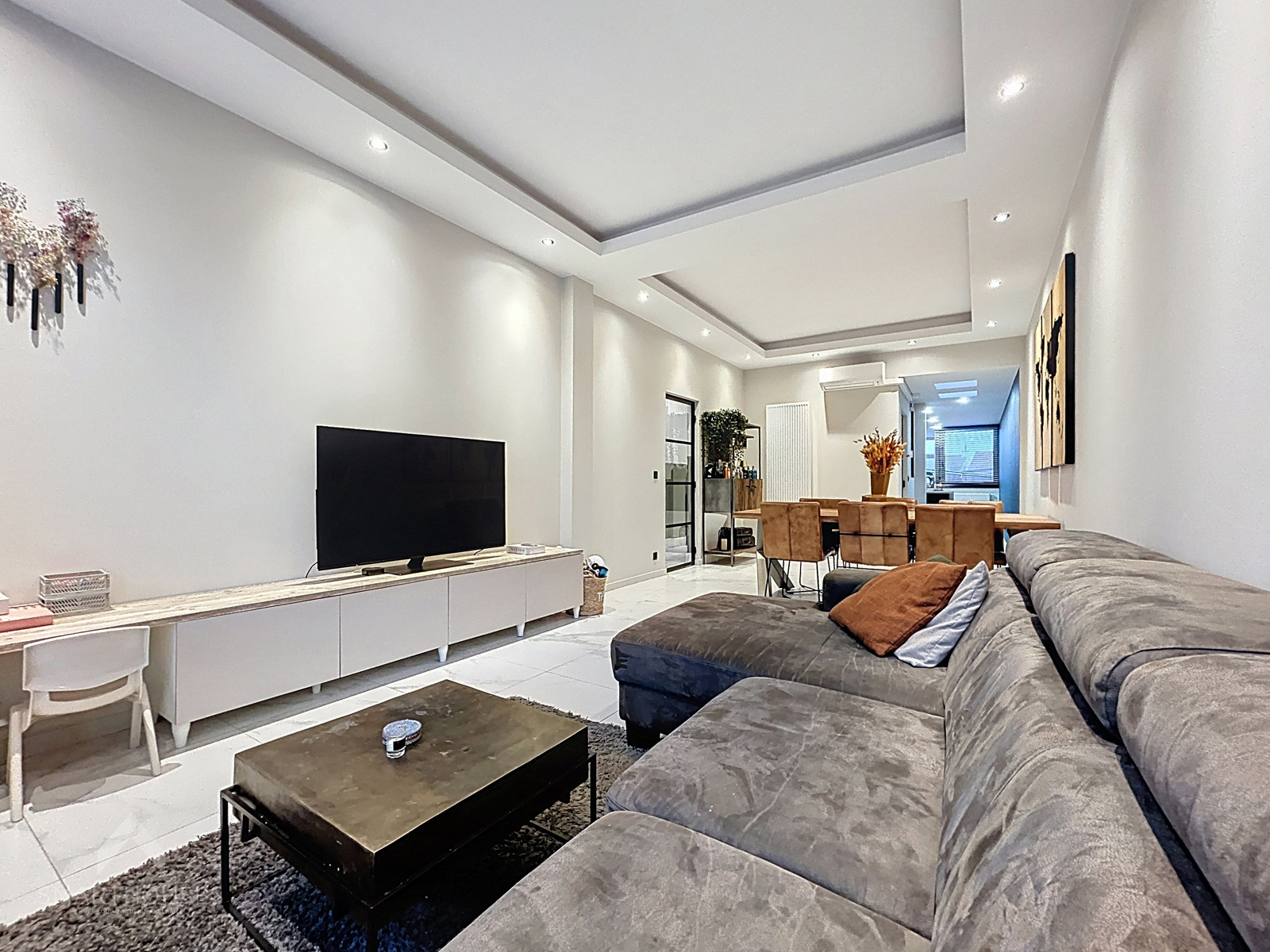 Volledig afgewerkte woning met 4 slaapkamers en grote tuin. - foto 3