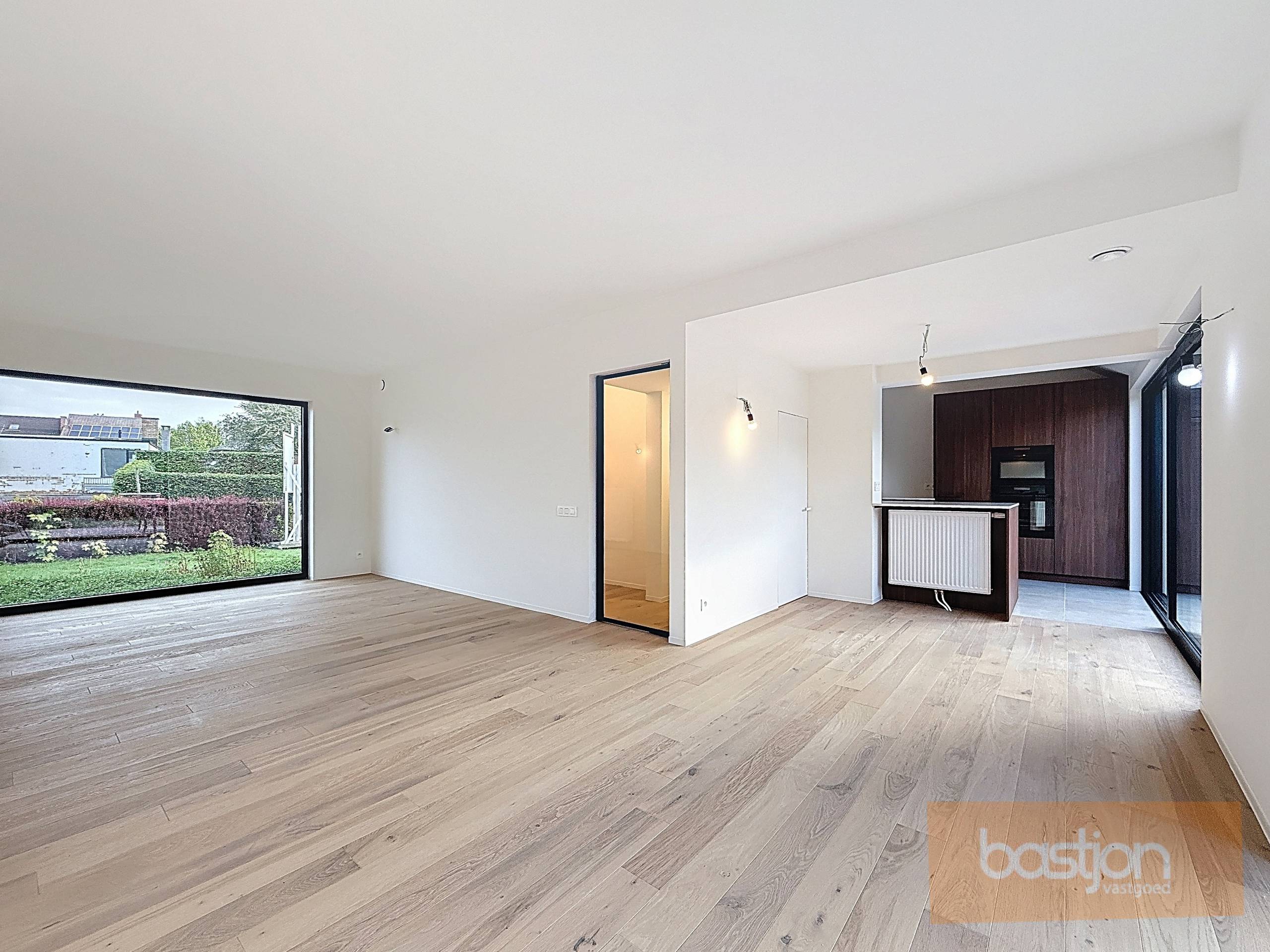 Volledig gerenoveerde, lichtrijke woning met uitzicht op het Preshoekbos - foto 3