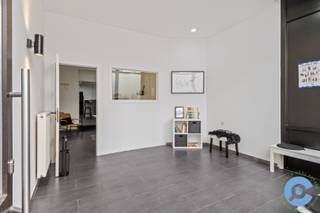 In de Bleekhofstraat te Borgerhout vind je deze mooie commerciële ruimte (145m2). Perfect voor handelsactiviteiten of als kantoor!...