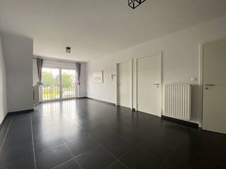 LOCATION:This apartment is excellent and centrally located in Eeklo. The center of Eeklo is within walking/cycling distance: the...