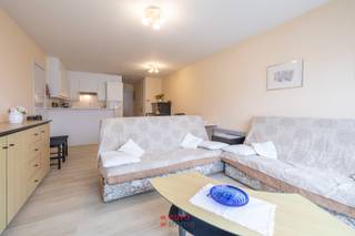 Cet appartement orienté plein sud avec une chambre est situé dans un domaine verdoyant et à circulation limitée, offrant calme et sérénité,...