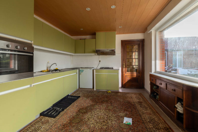 Roeselare-Rumbeke. Gelijkvloers  met 2 slaapkamers van 75 m² met aparte ingang en parkeerplaats. Recent vernieuwd. Ideale investering of starter. - foto 4