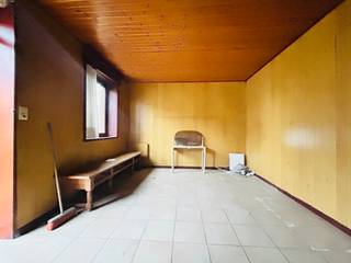 Houthulst - Woning op 1405 m² met garage te koop.Bestaande uit woonkamer, bureau, slaapkamer, keuken en badkamer1ste verdiep: 2 slaapkamersTroeven *...