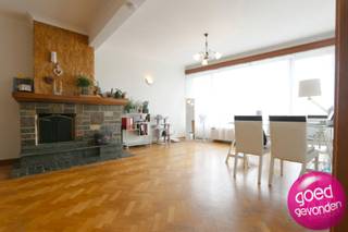 RUIM en CENTRAAL GELEGEN APPARTEMENT met 3 SLK voorzien van KELDER en GARAGEBOX en 2 TERRASENHier heeft u winkels, horeca en openbaar vervoer op...