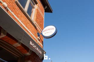 Op zoek naar een uitstekend gelegen horecapand in hartje Kortrijk? Dit ruime hoekpand biedt alles wat u nodig heeft om meteen van start te gaan...