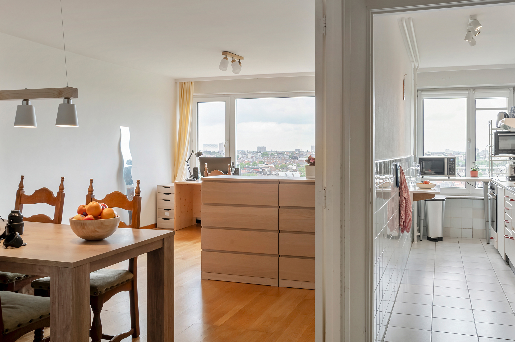 Tof appartement hoog boven Berchem mét autostaanplaats! - foto 2