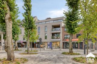 [[ DIT PAND NEEMT DEEL AAN DE ERA OPEN HUIZEN DAG OP 6/12 VAN 13:00 TOT 14:00 ]] penthouse (150m²) met 3 terrassen gelegen in hartje Lommel. *...