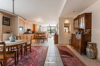 We vinden dit energiezuinig luxe-appartement met 4 slpks in het hartje van Zonhoven. Voor meer informatie...