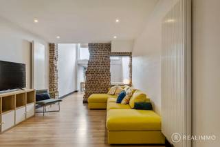 In het hart van Anzegem, op een boogscheut van het station en vlakbij het centrum, scholen, winkels en openbaar vervoer, vind je deze charmante...