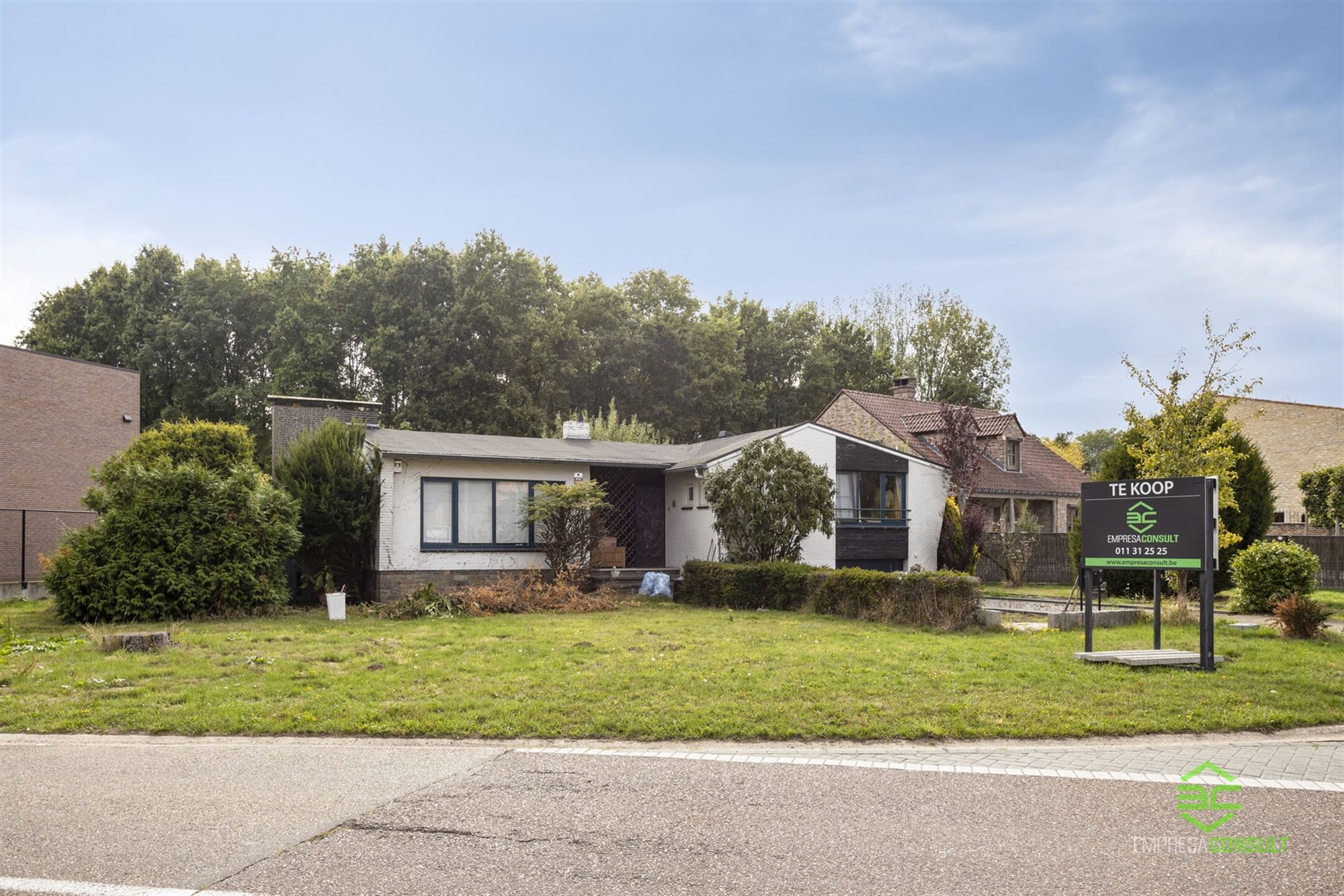 Te renoveren gezinswoning met 3 slpk op 7a 52ca nabij het centrum! - foto 1