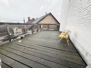Ideaal gelegen in Schaarbeek, op de 3e verdieping van een prachtig eklektisch huis, bieden wij u dit schitterende appartement + terras. Het...