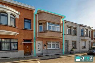 Achter deze charmante gevel, in een rustige straat in Deurne, bevindt zich deze moderne gezinswoning. Het betreft een instapklare woning met 3 à...