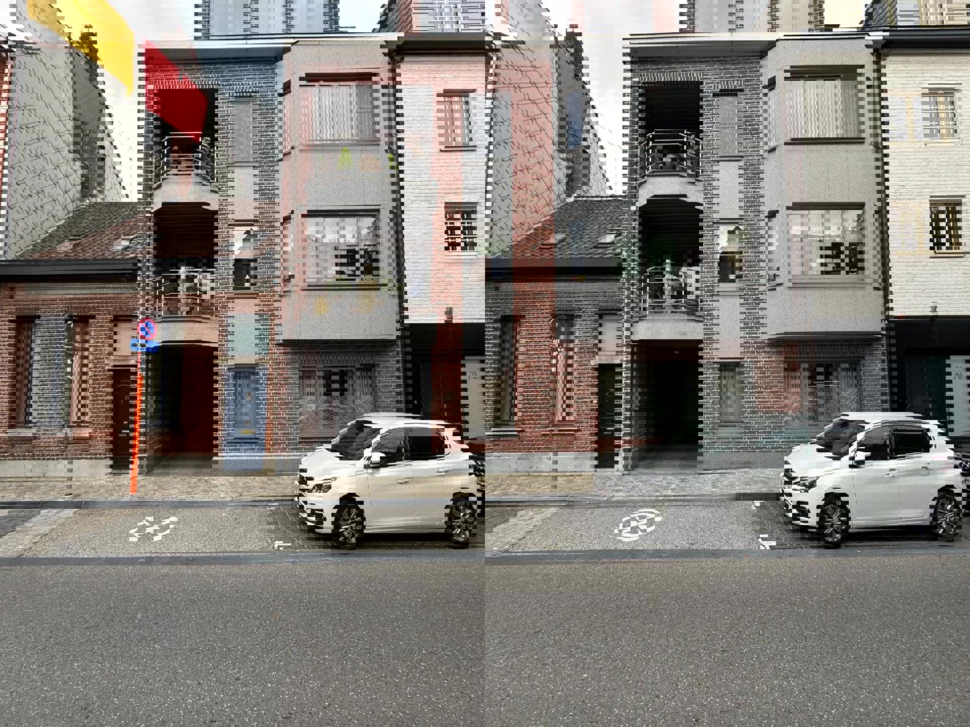 Gelijkvloers 2 slaapkamer appartement met tuin en garage. - foto 1