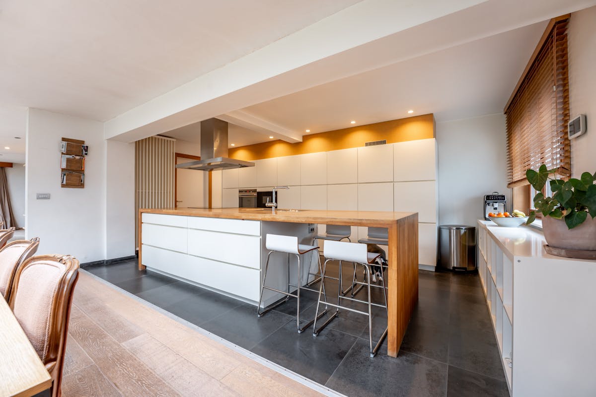 Karaktervolle villa met 6 slaapkamers  in Assebroek - foto 4