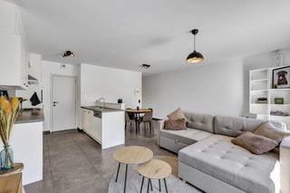 Voor meer info of een bezoek, bel 054 69 39 36 - Op een strategische ligging in Ninove bevindt zich dit recent appartement met een...