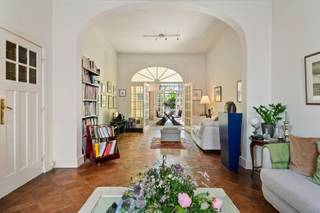 EN OPTIONCette belle maison de maître de style Beaux-Arts est située à un emplacement exceptionnel sur la Velodroomstraat, parallèle à la...