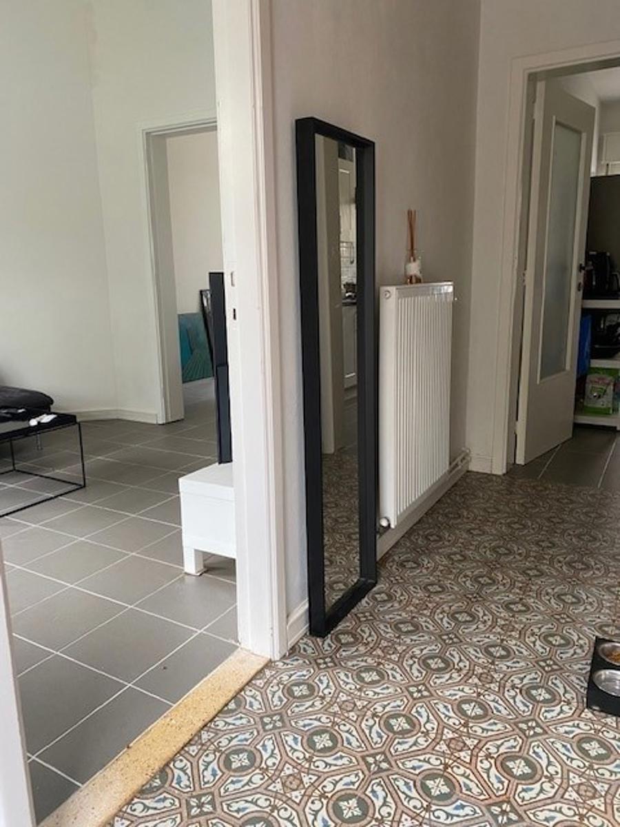 Een gerenoveerd, vrijstaand huis met 4 slaapkamers, tuin en parking. - foto 5