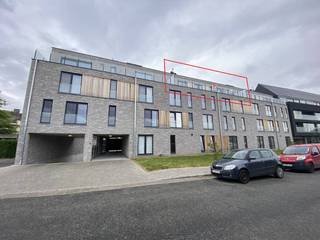 In residentie Over Leie te Harelbeke vind je op de derde verdieping dit nieuwbouw appartement met 3 slaapkamers te koop. Het appartement omvat...