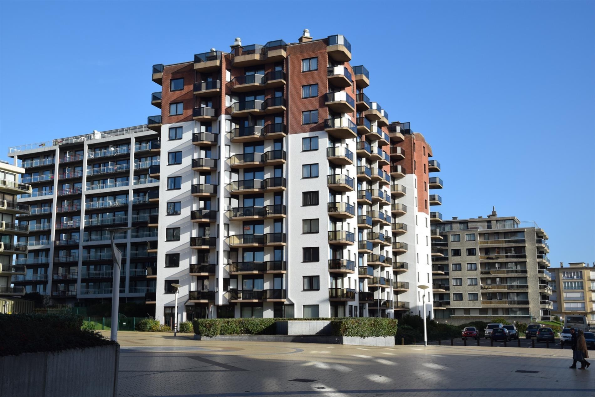 GARAGEBOX 8 (-2) TE KOOP GELEGEN ONDER DE RESIDENTIE "DE PANNE PLAZA", HOEK LEOPOLD I ESPLANADE EN KAPELLELAAN TE DE PANNE - foto 5