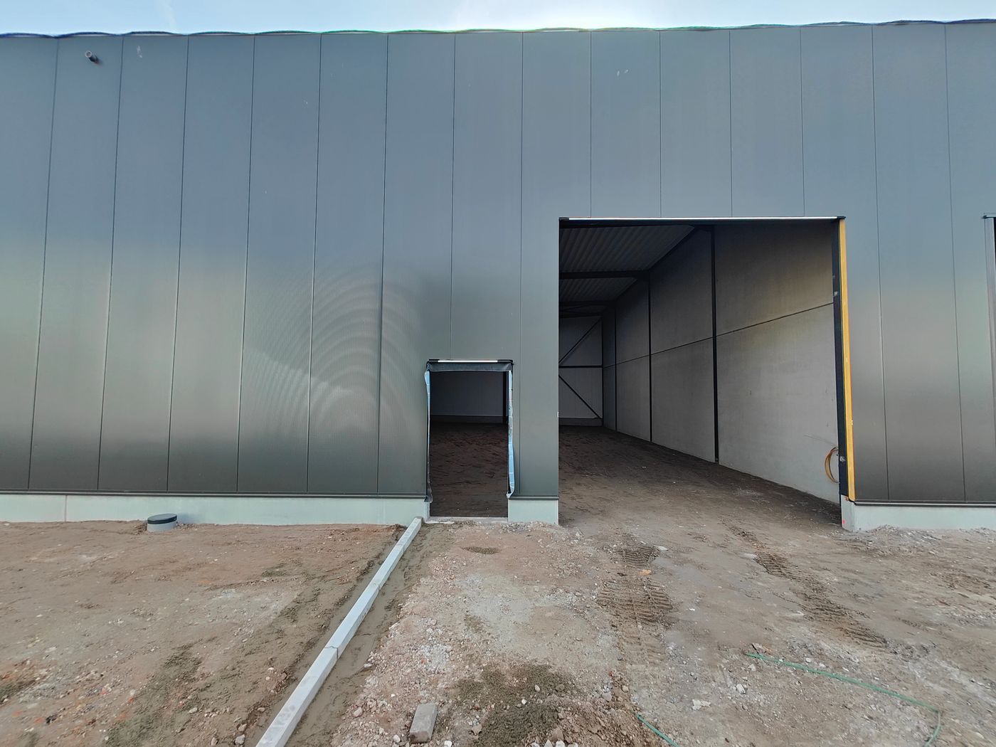 270 m² nieuwbouw KMO-unit te huur nabij de bedrijvige Oostendsebaan - photo 1