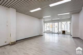 [[ DIT PAND NEEMT DEEL AAN DE ERA OPEN HUIZEN DAG OP 6/12 VAN 14:30 TOT 15:30 ]]Ben je op zoek naar een handelswoning of een ruime gezinswoning met...