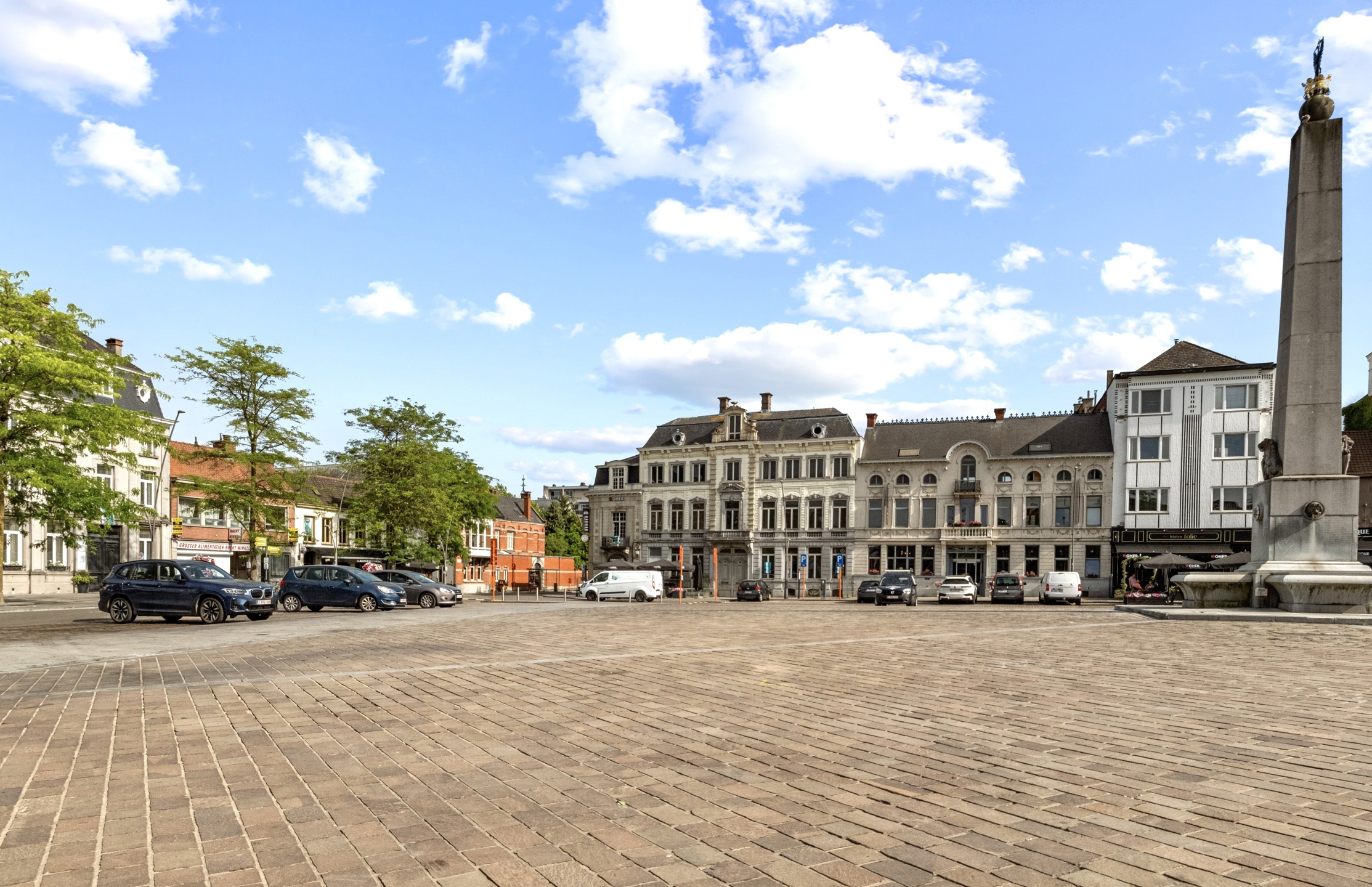 Op de MARKT van RONSE: prachtige HERENWONING met potentieel. - foto 4