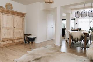 <p><span>Instapklaar duplex appartement met twee slaapkamers en twee terrassen!</span></p><p><span> </span></p><p><span> </span></p><p><span>Modern ingericht duplex appartement op de eerste en tweede verdieping van een klein gebouw.</span></p><p><span>Gelegen op zeer goede rustige locatie en toch vlakbij het centrum, winkels, scholen, openbaar vervoer en de oprit van de autosnelweg.</span></p><p><span> </span></p><p><span>De indeling:</span></p><p><span> </span></p><p><span>Op de eerste verdieping: leefruimte met open ingerichte keuken, berging en terras met mooi uitzicht.</span></p><p><span>Op de tweede verdieping: twee slaapkamers, badkamer met douche en toilet, tweede terras.</span></p><p><span>Er is een privatieve kelder in het gebouw. Geen gemeenschappelijke kosten behalve de blokpolis.</span></p><p><span>De elektriciteit is conform.</span></p><p><span> </span></p><p><span>Pluspunten:</span></p><p><span> </span></p><p><span>- Zeer centraal gelegen en toch in rustige straat</span></p><p><span>- Geen gemeenschappelijke kosten behalve de blokpolis</span></p><p><span>- Elektriciteit conform</span></p><p><span>- Instapklaar</span></p><p><span> </span></p><p><span>Opgenomen in het maatregelen register: neen.</span></p>