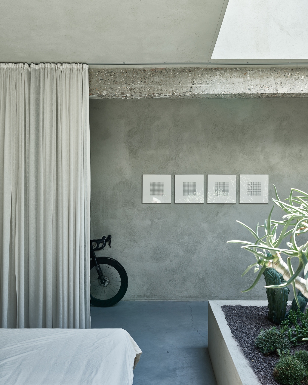 Uniqum - Architectuur tot op haar essentie. Een bijzonder doordacht brutalistisch appartement met tuin op een gegeerde locatie nabij het Sint-Pietersstation. - foto 5