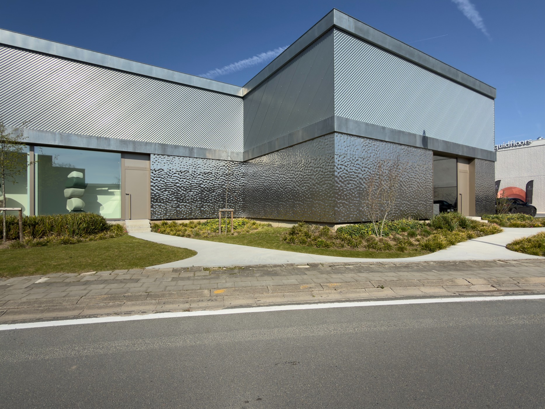 KMO-unit van 288m² ingericht als showroom of kantoren nabij E17 Gent - foto 1