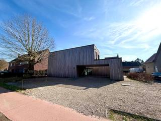 Stylishly decorated apartment on the first floor in Diepenbeek. Perfect for a single person or couple looking for modern comfort. Conveniently...