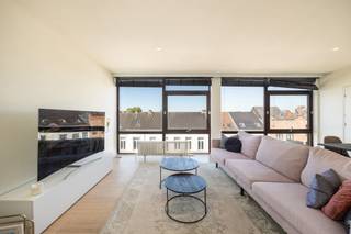 Instapklaar, netjes onderhouden appartement, op de derde verdieping, met o.a. 2 slaapkamers, 1 badkamer en terras op wandelafstand van de Grote...