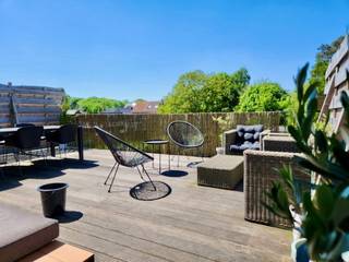 De uitstraling van een woning, met het gemak van een appartement? Dit duplex appartement op de Constant Joossenslei in het residentiële 's...