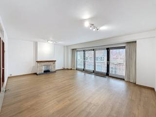 Appartement à vendre sur la Polenlaan à quelques pas du centre d'Ypres. Grâce à son aménagement pratique, à ses espaces de vie lumineux et à...