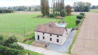Deze prachtige, instapklare villa bevindt zich op een ruim perceel van maar liefst 33 are en staat garant voor een oase aan rust. De...