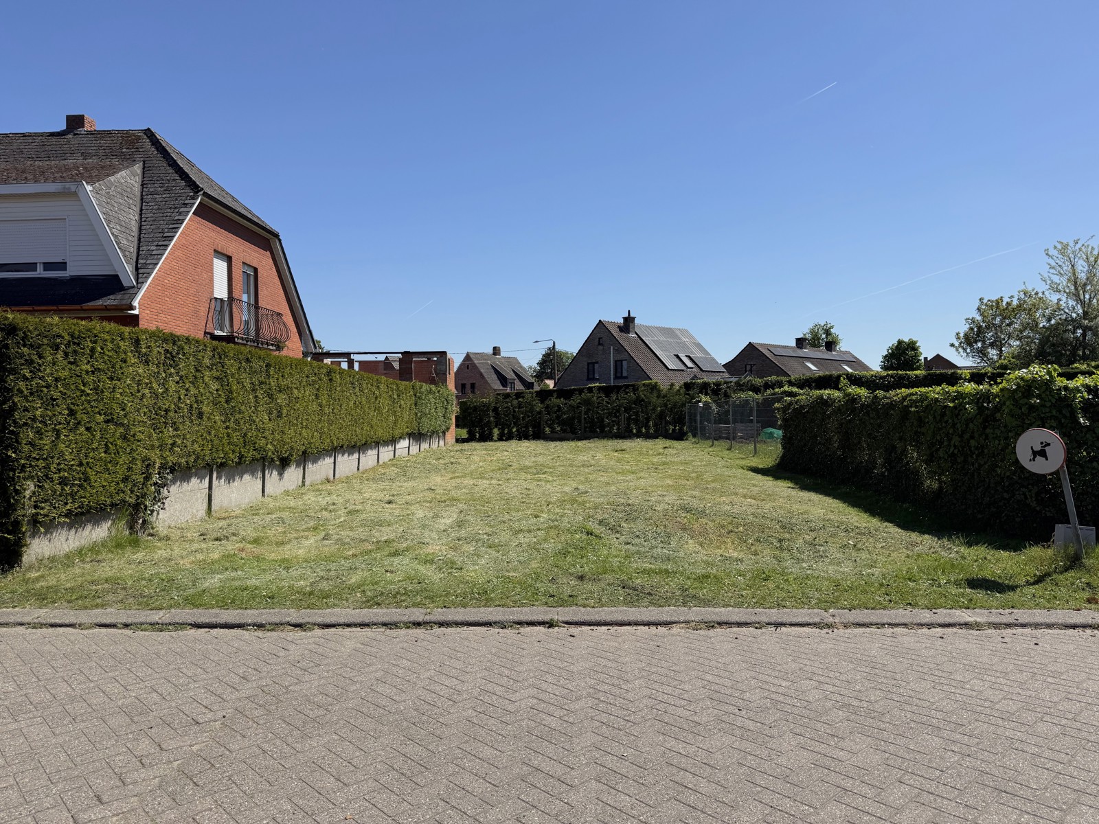 Gunstig gelegen bouwgrond (295m²) voor een halfopen bebouwing. - foto 2