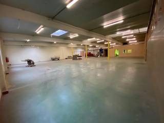 +-480 m² werkplaats met bureau te huur op industrieterrein te Houthulst. <br /><br />Exclusief onroerende voorheffing( +-€175/maand)<br /><br />Vrij in overleg (vanaf 1/10/2026)