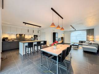 1ste bezoekdag ZATERDAG 20 DECEMBER! Inschrijven kan via www.nobels.be onder referentienummer 4145260.RECENTE BEN-WONING (2022) gelegen nabij het...