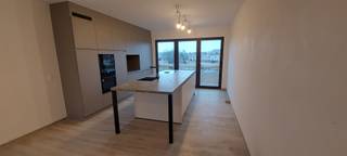 Dit moderne appartement van bevindt zich in Maasmechelen en maakt deel uit van een nieuwbouwproject met strakke, eigentijdse afwerking. De...
