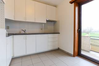 Dit appartement bevindt zich op de 1ste verdieping van een verzorgd gebouw met lift en geniet van een prachtig groenzicht. Het appartement is...