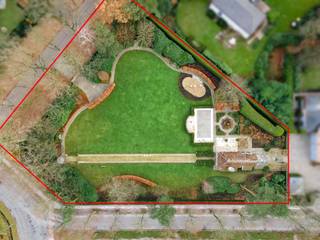  Magnifique terrain à bâtir d'environ 4.359 m² Ce terrain est situé au rond-point Baillet-Latourlei / Frilinglei, à l'angle de la Lannoylei.L'entrée...