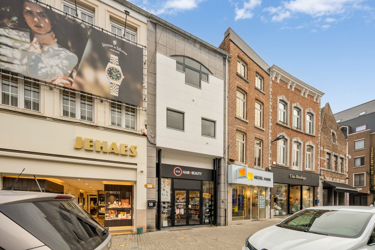 HANDELSPAND (221m2) OP TOPLOCATIE IN SINT-TRUIDEN CENTRUM - foto 1