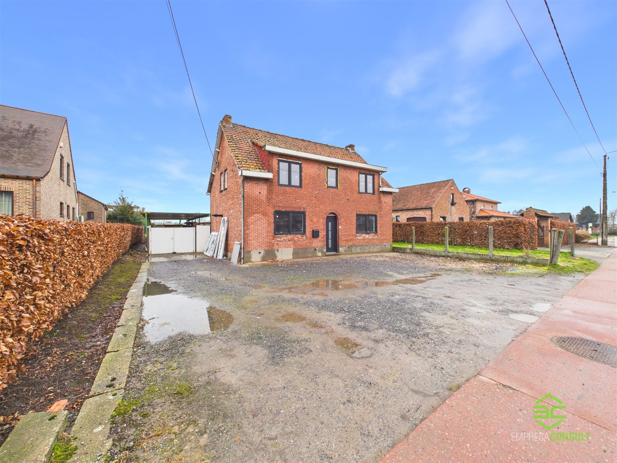 Deels gerenoveerde gezinswoning met 4 slpk op 8a84ca! - foto 3