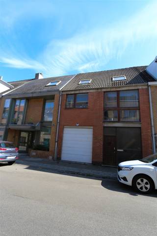 Bent u op zoek naar een woning waar u zelf de afwerking bepaalt? Dan biedt deze projectwoning in Bredene u de perfecte basis om uw woonwensen...