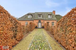 In de rustige Langdonkestraat verschuilt zich een uitzonderlijke villa op een perceel van maar liefst 1,2 hectare, waar absolute rust, privacy...