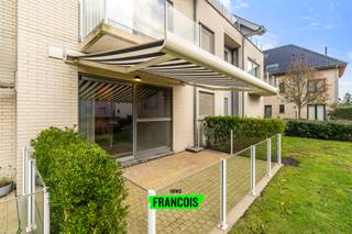 Dit zeer verzorgd en volledig instapklaar gelijkvloers appartement biedt een comfortabele en goed ingedeelde woonervaring in een rustige...