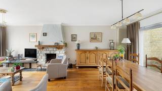 Découvrez cette spacieuse maison familiale, idéalement située dans un quartier calme à Zeebrugge. Cette habitation très bien entretenue et large...