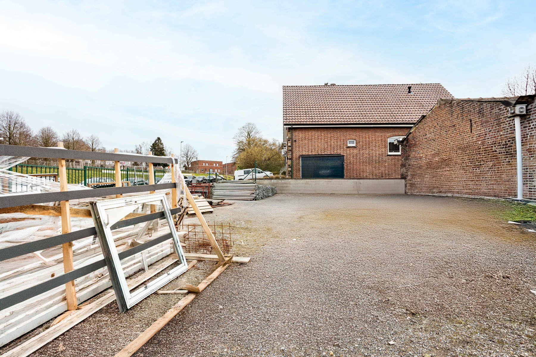 Ruim magazijn op een uiterst strategische ligging in Dilbeek - foto 2