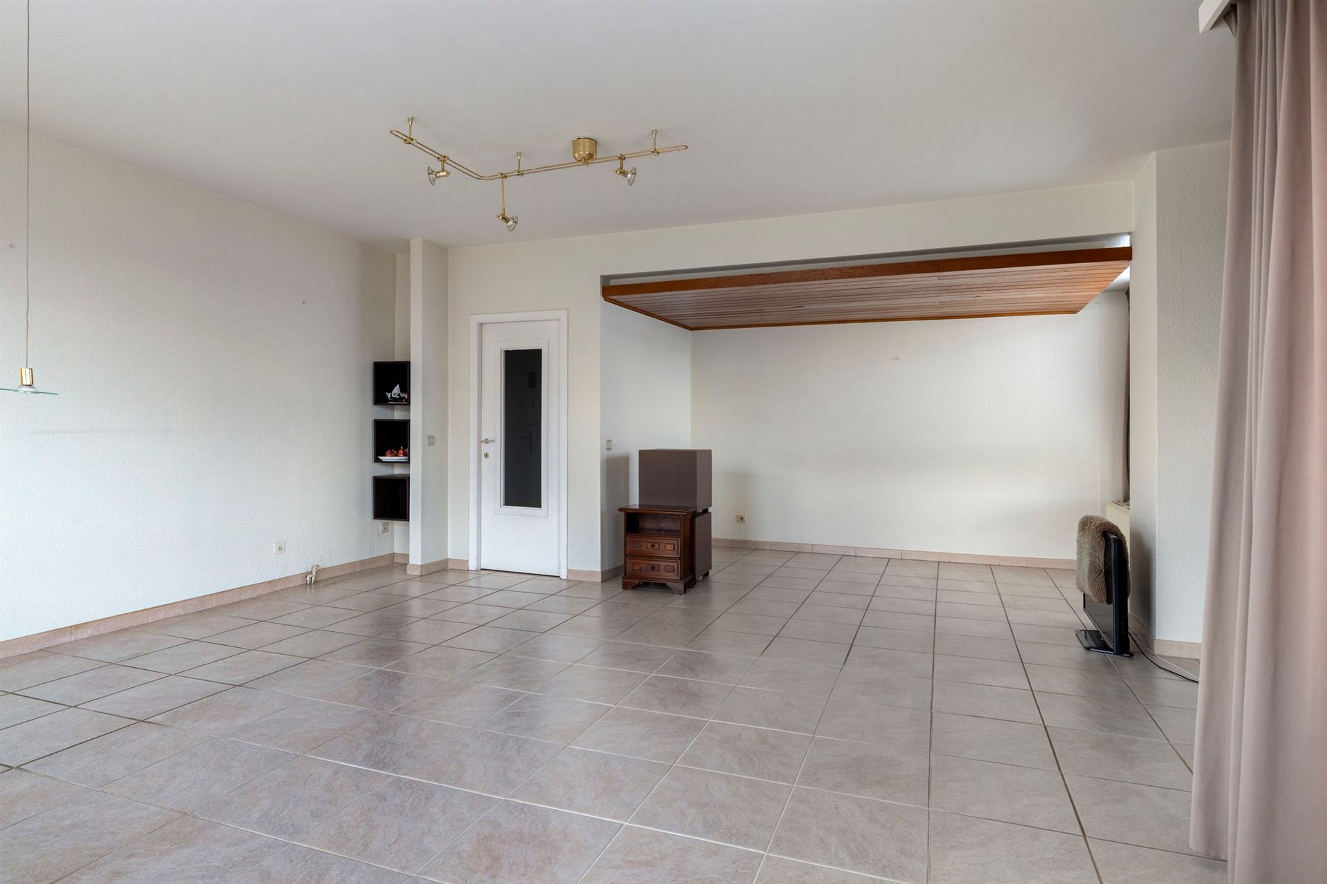 Tijdloos gerenoveerd app. 2 slpks, terras en autostaanplaats - foto 5